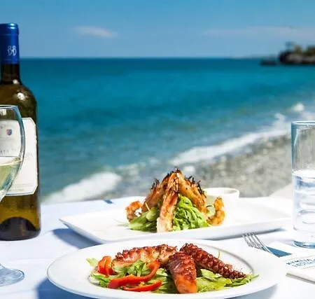 Ξενοδοχείο κύματα 2*