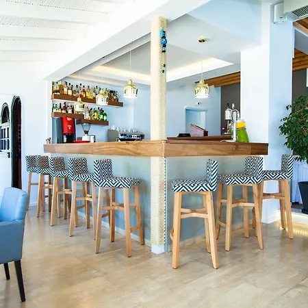 Ξενοδοχείο κύματα 2*